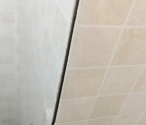 哈密瓷砖空鼓维修公司分享阳台瓷砖脱落的修复过程可以分为以下几个步骤