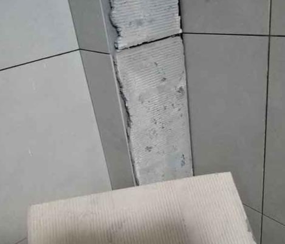 哈密瓷砖空鼓维修公司分享下厨房瓷砖脱落的补救措施。